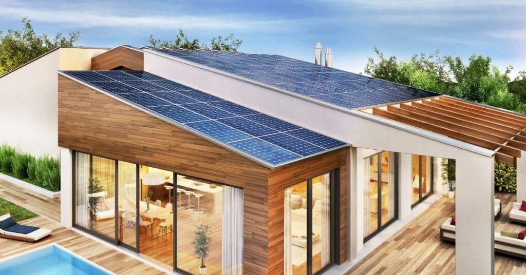 maison bioclimatique avec panneaux solaires sur le toit et piscine